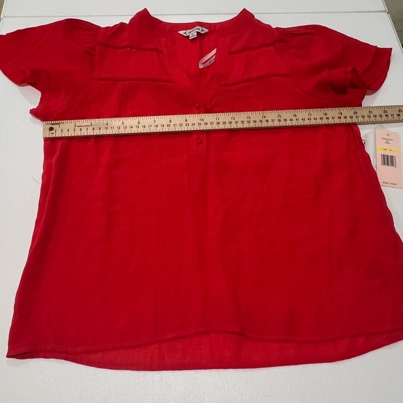 Nanett Lepore red blouse three lined buttons shortbell sleeves Vneck Sz M NWT - Picture 9 of 11
